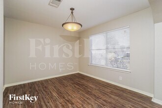 6911 Autumn View in Converse, TX - Foto de edificio - Building Photo