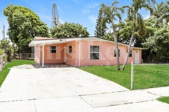 2731 NW 2nd St in Boynton Beach, FL - Building Photo - Building Photo