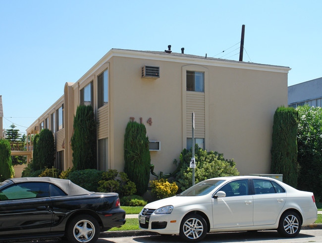 714 N Sweetzer Ave in West Hollywood, CA - Building Photo - Building Photo