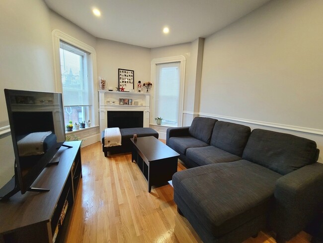 827 Boylston St, Unit 300