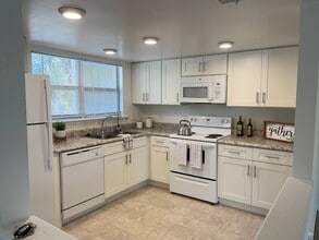 Riviera Park in Jacksonville, FL - Foto de edificio - Building Photo
