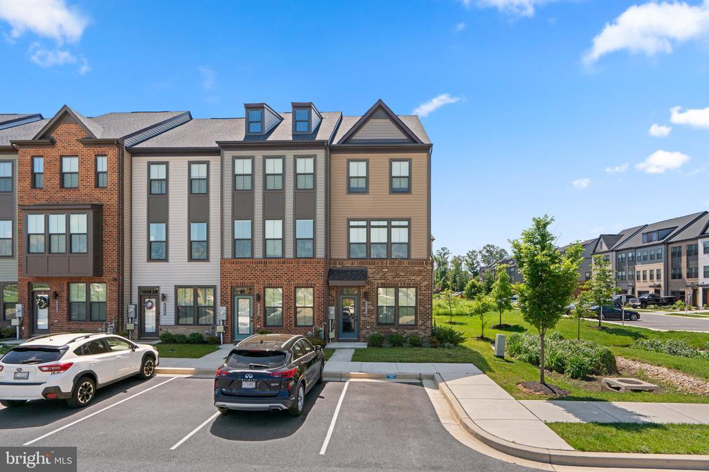 7735 Steatite Ln in Glen Burnie, MD - Building Photo