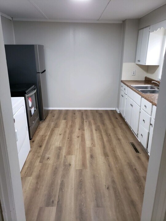 2408 N Hollywood Ave-Unit -Unit 1 in Muncie, IN - Foto de edificio