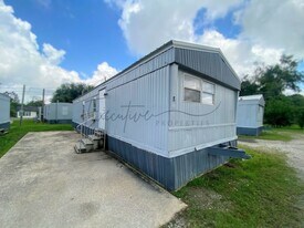 1030 Mildred St in Sulphur, LA - Building Photo