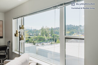 4609 Union Bay Pl NE in Seattle, WA - Foto de edificio - Building Photo