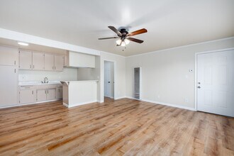 14624 Gault St in Van Nuys, CA - Building Photo - Interior Photo