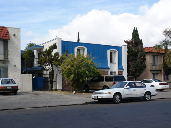 Menlo Avenue in San Diego, CA - Foto de edificio - Building Photo