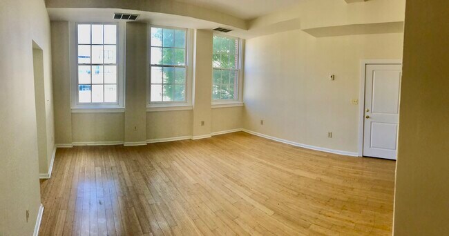 526 St Paul St, Unit 3