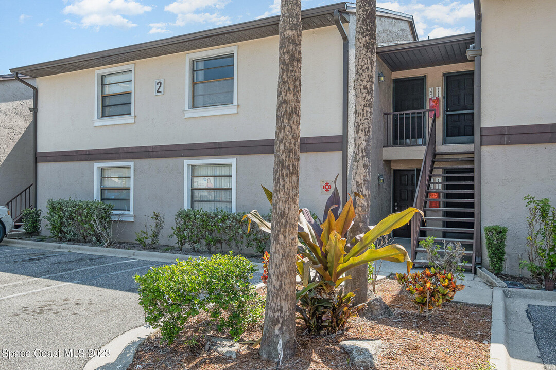 1041 June Dr in Melbourne, FL - Foto de edificio