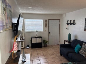 441 NE 5th Ct in Miami, FL - Building Photo - Building Photo