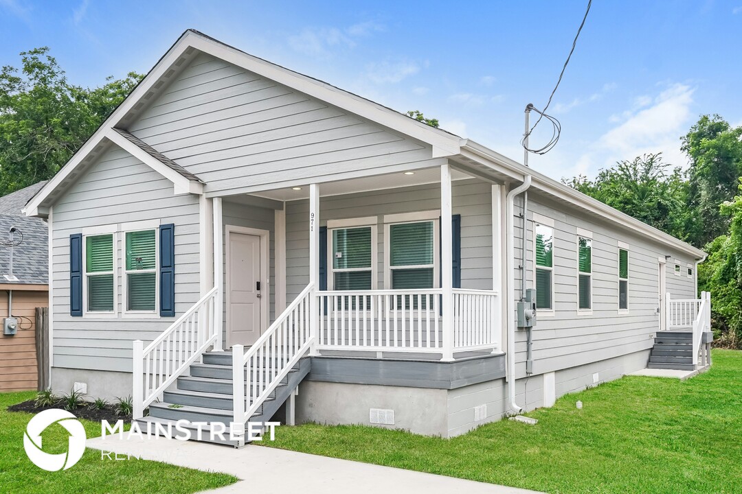 971 Lucky St in Houston, TX - Building Photo