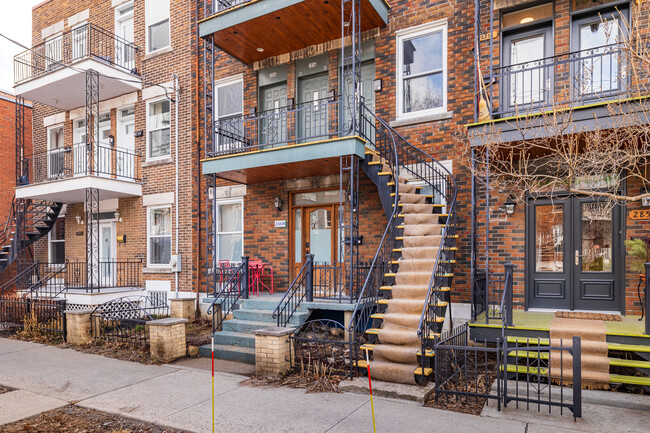 2856-2860 Holt St in Montréal, QC - Building Photo - Building Photo