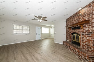 616 Crosstimbers Dr in Moore, OK - Building Photo - Building Photo