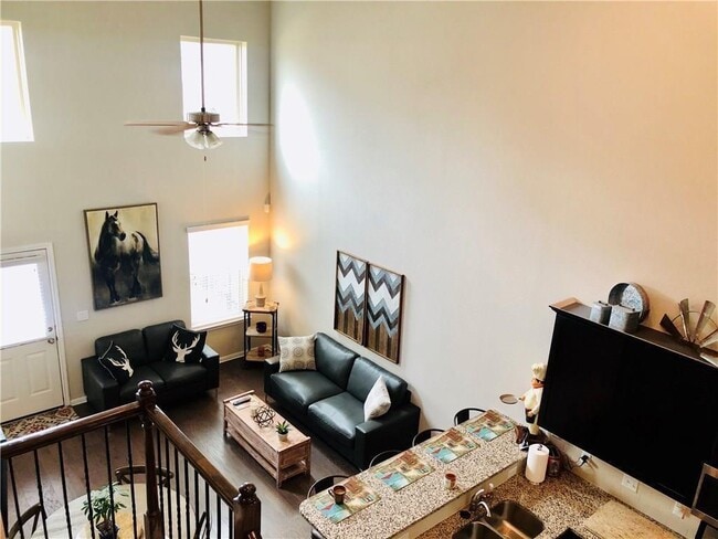 2304 S Lakeline Blvd