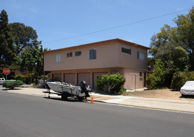 812-818 Olive Ave in Coronado, CA - Building Photo - Building Photo