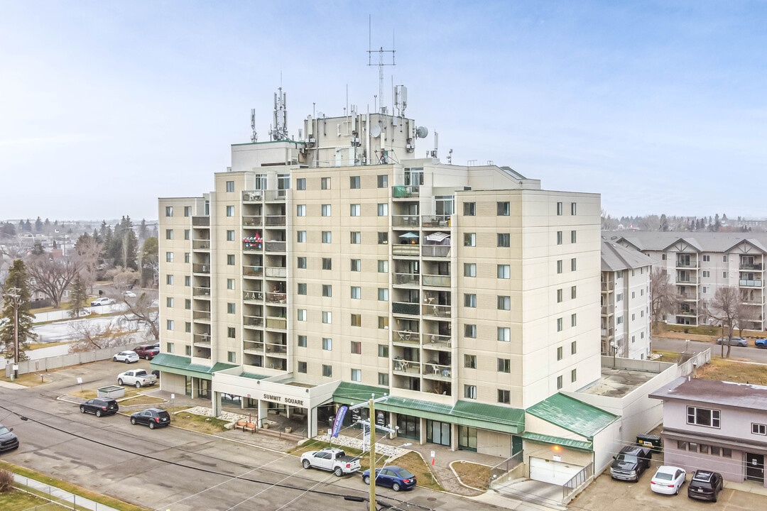 Summit Square & Summit Court Apartments in Leduc, AB - Building Photo