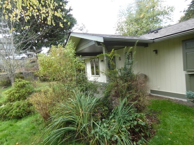 3322 Upland Ln in Port Angeles, WA - Building Photo - Building Photo