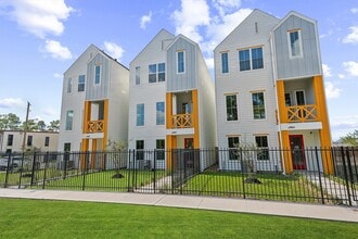 3903 F Pinemont Dr in Houston, TX - Building Photo - Building Photo