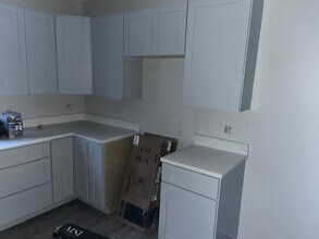 21 Davis St, Unit 2 in Woburn, MA - Foto de edificio - Building Photo
