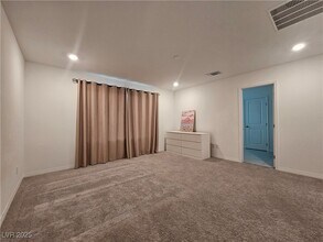 8033 Adelaide Hls St in Las Vegas, NV - Building Photo - Building Photo