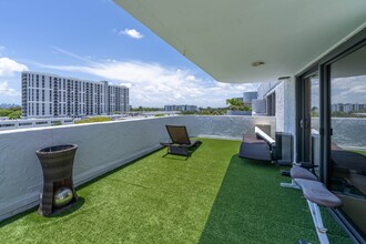 1650 NE 115th St in Miami, FL - Building Photo - Building Photo