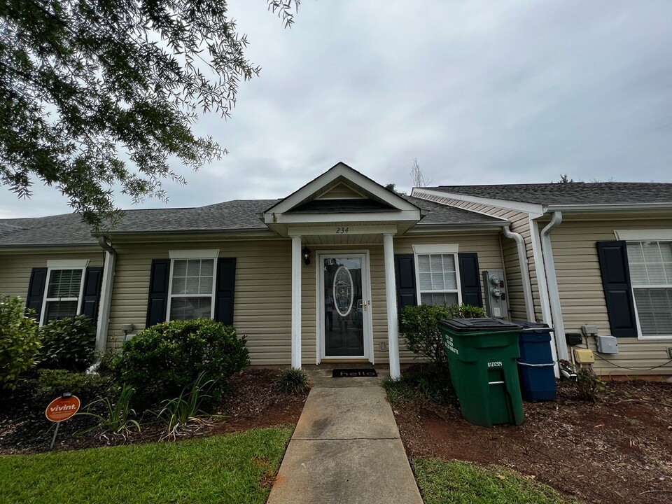 234 E Middlebury Ln SW in Aiken, SC - Building Photo