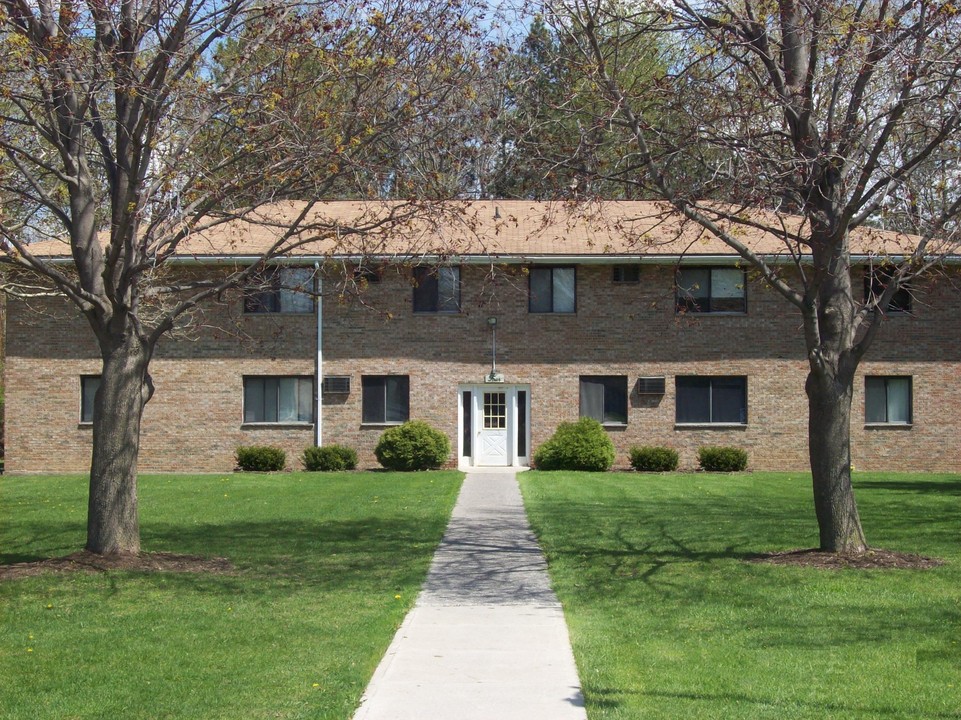 Royal Apartments in Leroy, NY - Building Photo