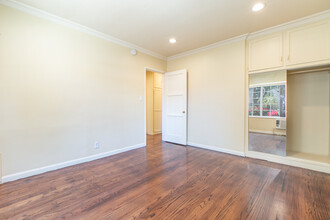 11633 Burbank Blvd in North Hollywood, CA - Building Photo - Interior Photo