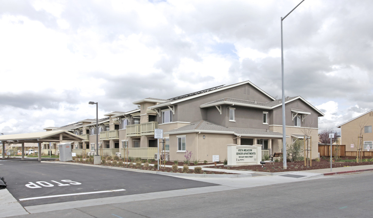 Vista Meadows Senior Apartments in Hollister, CA - Foto de edificio