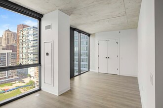 221 W Polk St in Chicago, IL - Building Photo - Building Photo