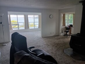 93712 Mallard Ln in North Bend, OR - Building Photo - Building Photo