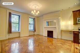 47 W 90th St in New York, NY - Building Photo