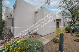 7402 Hum Rd, Unit 16 in Carefree, AZ - Foto de edificio - Building Photo