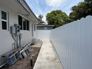 3368 NW 51st Terrace in Miami, FL - Building Photo - Building Photo
