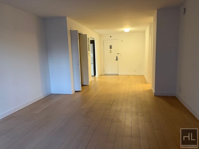 East 39th Street, Unit 15B in New York, NY - Foto de edificio - Building Photo