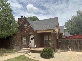 2316 18th St in Lubbock, TX - Building Photo