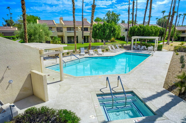 38 Mission Ct in Rancho Mirage, CA - Foto de edificio - Building Photo