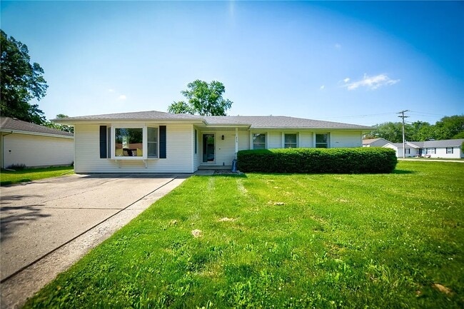 property at 215 Magnolia Dr