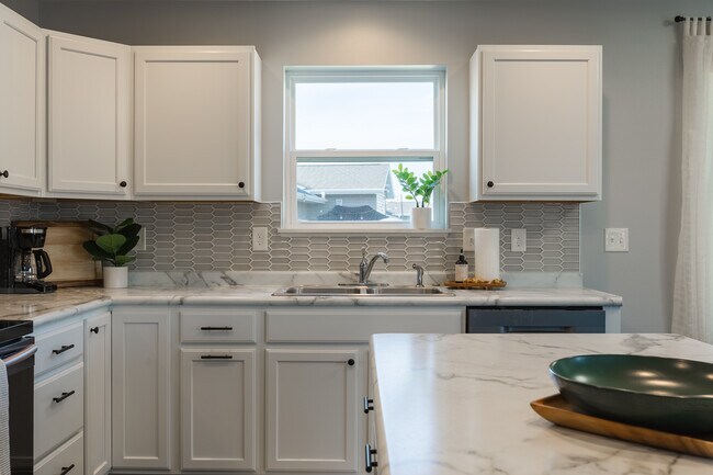 3062 Barrington Pl in Plover, WI - Foto de edificio - Building Photo