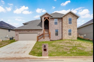 836 S Black Sands Ave in Nixa, MO - Building Photo