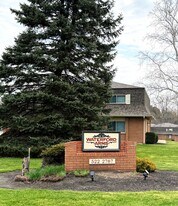 Waterford Arms in Newark, OH - Building Photo
