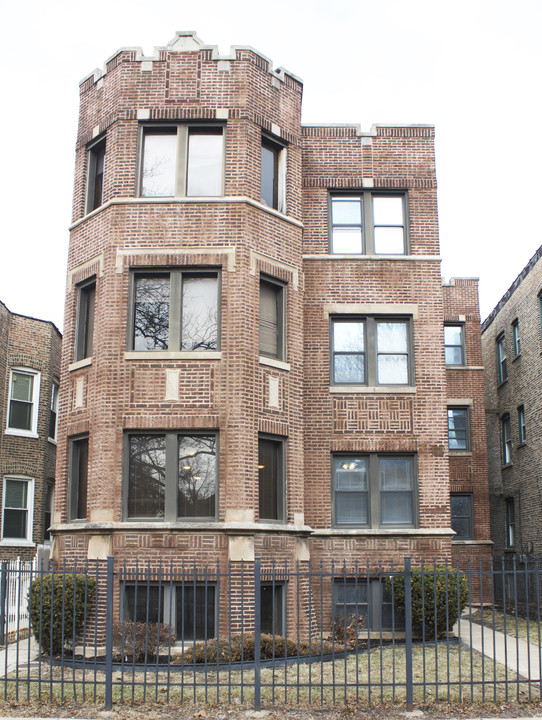 6 W 111th Pl in Chicago, IL - Building Photo