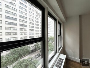 EAST 63 STREET / Spacious Sunlit 1-Bed 1-B in New York, NY - Building Photo - Building Photo