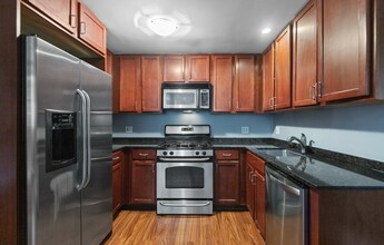 2300 N Commonwealth Ave, Unit 1A in Chicago, IL - Building Photo - Building Photo