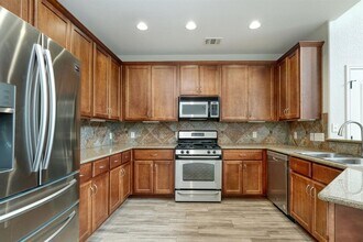 8701 Escarpment Blvd in Austin, TX - Building Photo - Building Photo