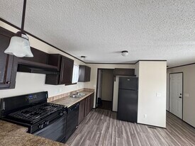 32 Armstrong Ave in Flushing, MI - Building Photo