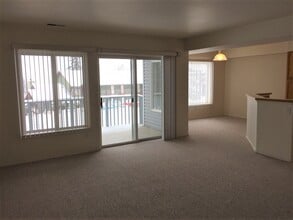 2305 W Woodin Ave in Chelan, WA - Building Photo - Building Photo