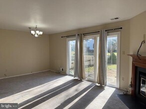 27 Stratton Ct in Trenton, NJ - Foto de edificio - Building Photo