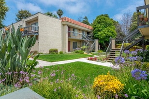 Pinehurst in Ventura, CA - Building Photo