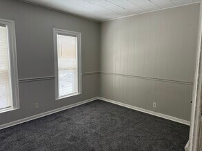 516 Oakhill Ave in Jackson, MI - Building Photo - Building Photo